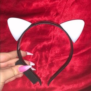 Ariana Grande honeymoon tour cat ears